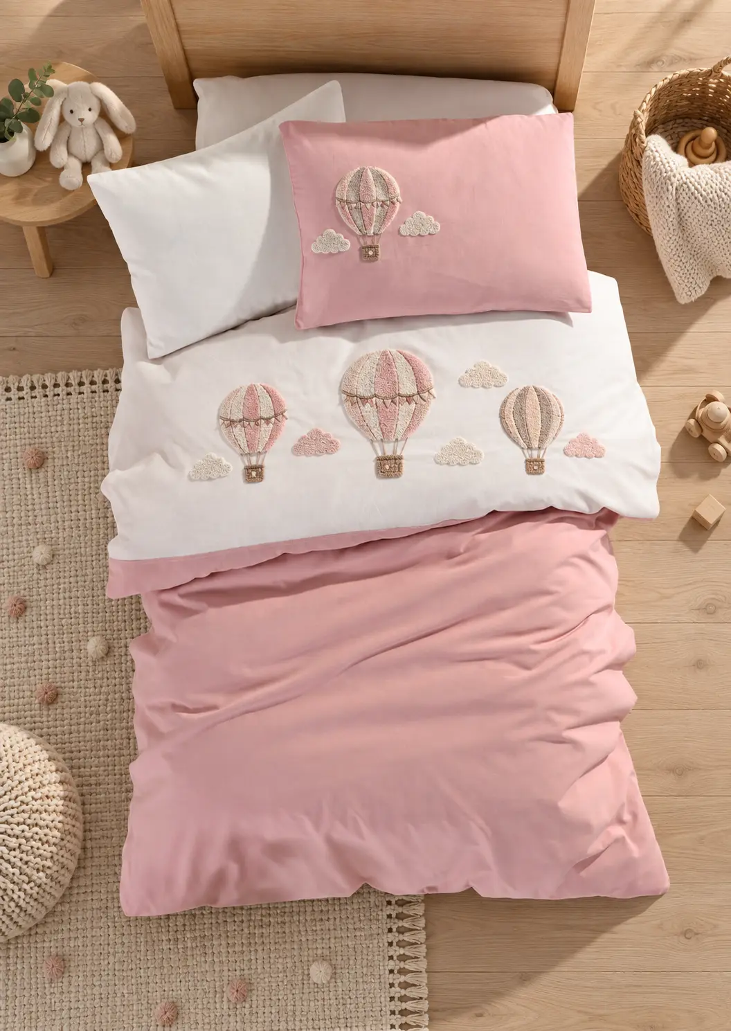 Embroidered baby duvet cover set with hot-air balloons